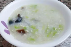 皮蛋瘦肉粥这种做法，简单又好喝，营养美味，看一遍就学会图片