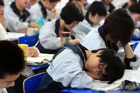 三胎政策已经落实，家长们唉声叹气，从出生到毕业花销超199万图片