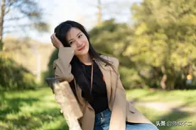 两性关系：女人的哪些举动，是在暗示要你主动追求她？图片