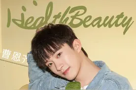 《摩天大楼》曹恩齐：用指尖捕捉​自由之光  | 星专访图片