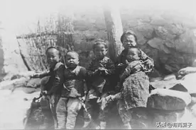 让人震撼的老照片！一百年前的中国儿童，过得怎么样？图片