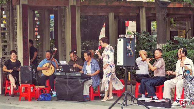 「十堰美食」没环境、没座位、只卖5道菜的店,一火就是18年...