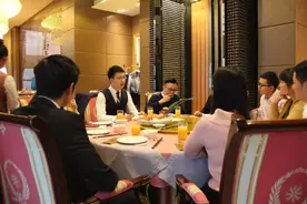 酒桌上老板让你“去催菜”，别说“好的”不懂这3个用意被降职图片