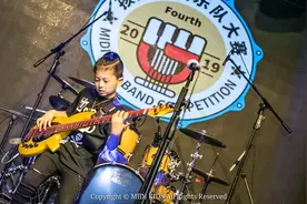 儿童贝司手营造的低音世界，邀你前来游弋·中 | 胡晨栋图片