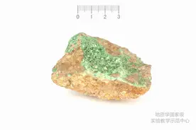 美丽杀人石！最全含铀矿物照片大全，野外遇到要注意图片