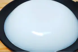 想吃凉粉不用买，大厨教你在家做，凉粉嫩滑有弹性，太简单了图片