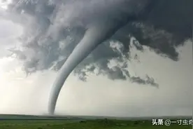 神龙在云端兴云布雨？通天彻地的“龙吸水”，震撼人心的水中奇景图片