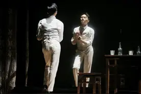 好吧！我承认，我被这群老男人迷住了图片