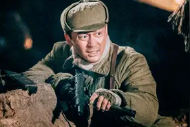 凭《长津湖》突破百亿票房，李晨化身余从戎，尽展战士的英勇无畏图片