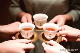 我吃过大亏，才知道，有些事情，不能对外人说，尤其是熟识的人图片