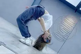 被程潇的“下腰”给吓到了，贵圈“女腰精”们还让不让人活了？图片