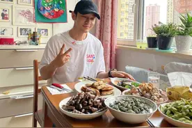黄晓明回老家探亲，妈妈做了一桌子菜，“豪宅”内景曝光图片