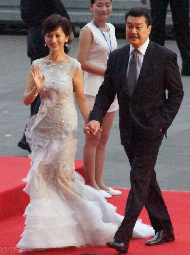 赵雅芝的传奇情史，因私藏情书导致婚姻破裂，再婚后赢得幸福人生
