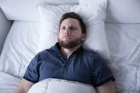 在你睡不着的时候，你的身体都在经历什么？图片