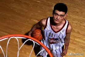 细数姚明驰骋NBA时具有代表性的常规武器图片