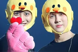 EXO灿烈世勋的名场面，灿勋竹马欢乐多，甜甜的两兄弟图片