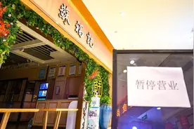 苏福记一厨师向炒菜锅吐口水成热议话题“舌尖上的安全”如何守护引发广泛关注图片