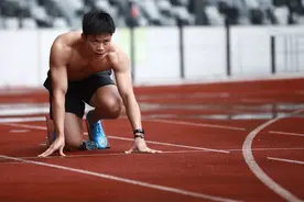 16年爱情长跑，10年异地恋，中国飞人苏炳添的爱情故事图片