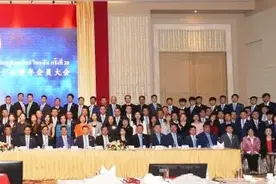 李桂雄光荣卸任 李嘉淳郑重接任 20年泰华青商会今迎换届大会图片