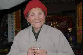 终南山第一女隐士，85岁高龄能连续打坐108天，称在和佛祖交流图片