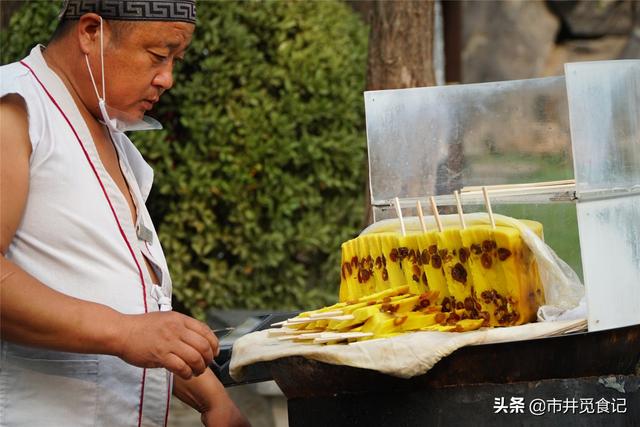 卖切糕是什么梗（河南大叔卖切糕成网红）