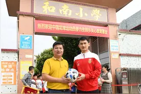 连续三年为家乡捐资助学，廖力生：多传播正能量，慢慢改变足球大环境图片