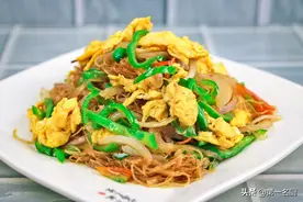 饭店的炒粉丝为啥那么好吃？看看大厨都用的啥配料，好吃不油腻图片