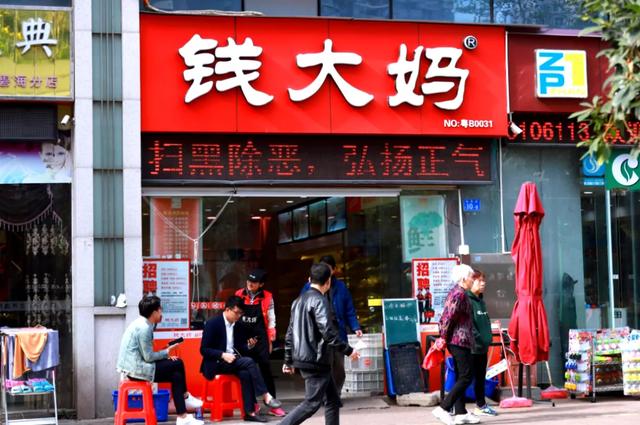 天天门庭若市,日进上万,努力半年,我加盟的钱大妈亏了十几万