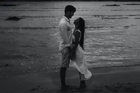 为了让32岁的闺蜜顺利嫁人，她爸妈联合现在的丈夫一起“欺骗”她图片