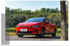 小鹏汽车P5：长超4米8、破百7秒5，起售不到16万，这配置绝了图片