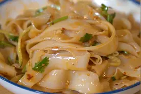 凉皮新做法，手不沾面就能成功，简单美味，筋道柔软透亮不开裂图片