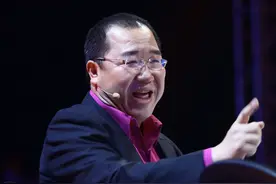 英达：两段婚姻，离开宋丹丹后，另娶新欢的他午夜梦回时可后悔过图片