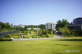 大学校长调到另一大学任副校长，那是赤裸裸的降职打脸？大错特错图片