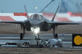 美国五代机外销放水，伊朗亮出导弹连发装置，专家：战术很奏效图片