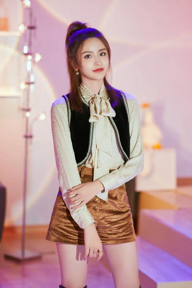 女明星秋季撞衫的第一件单品，我再也不说它鸡肋了