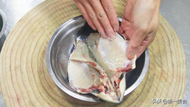 花胶鲫鱼汤图片 花胶鲫鱼汤图片高清大图