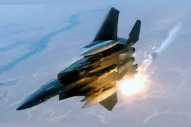 为什么导弹能击落飞得快的战斗机，却很难打中跑得慢的航母？图片