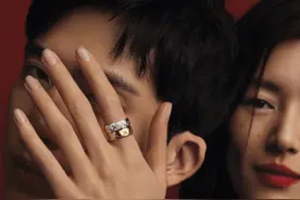 刘雯“妖精手”太撩人！纤细白嫩没细纹，手控党要看的护理方法图片
