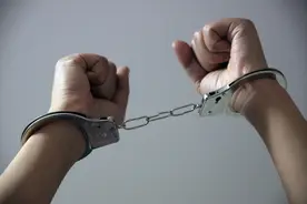 错发淫秽视频到班级群家长被行拘，律师：情节较轻，建议罚款或警告即可图片