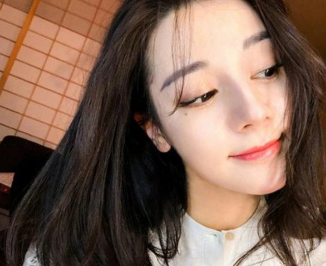 宝宝脸上这几个部位有“痣”，父母先别着急点掉，越长大越美