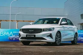 2022款第4代吉利帝豪到店，外观大改，轴距加长，落地7.5万遭围观图片