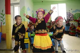我们这五年·看见小康②│阿汝洛日的中国娃图片