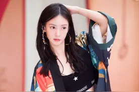 “大碗宽面”组合舞蹈展示，看见金晨表演真是队伍C位稳稳的啊！图片