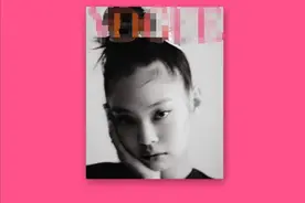 韩星Jennie拍大片扎丸子头，发际线又高又秃，撞脸小S女儿图片