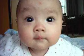 怕孩子“随爹”，准妈孕期疯狂吃葡萄，宝宝出生后：葡萄干吃多了图片