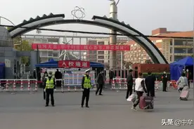中牟交警助力高三复课 返校车辆一般违停暂不予处罚图片