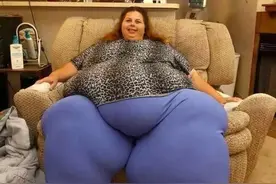 她是全球最胖的女人，却有一个帅气的博士老公照顾，如今儿女满堂图片