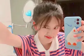 赵露思到底有多少手机壳？私服穿搭比手机壳还抢镜，少女感满满图片