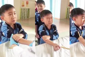 小男孩抽血被吓哭，眼角挂泪假装坚强：我是男子汉，一定要勇敢视频封面