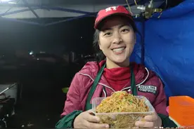 广西七尺男儿两度垂泪，竟是因为冬夜里的一碗炒粉！夜宵摊主：“我们不想成为冷漠的人”图片